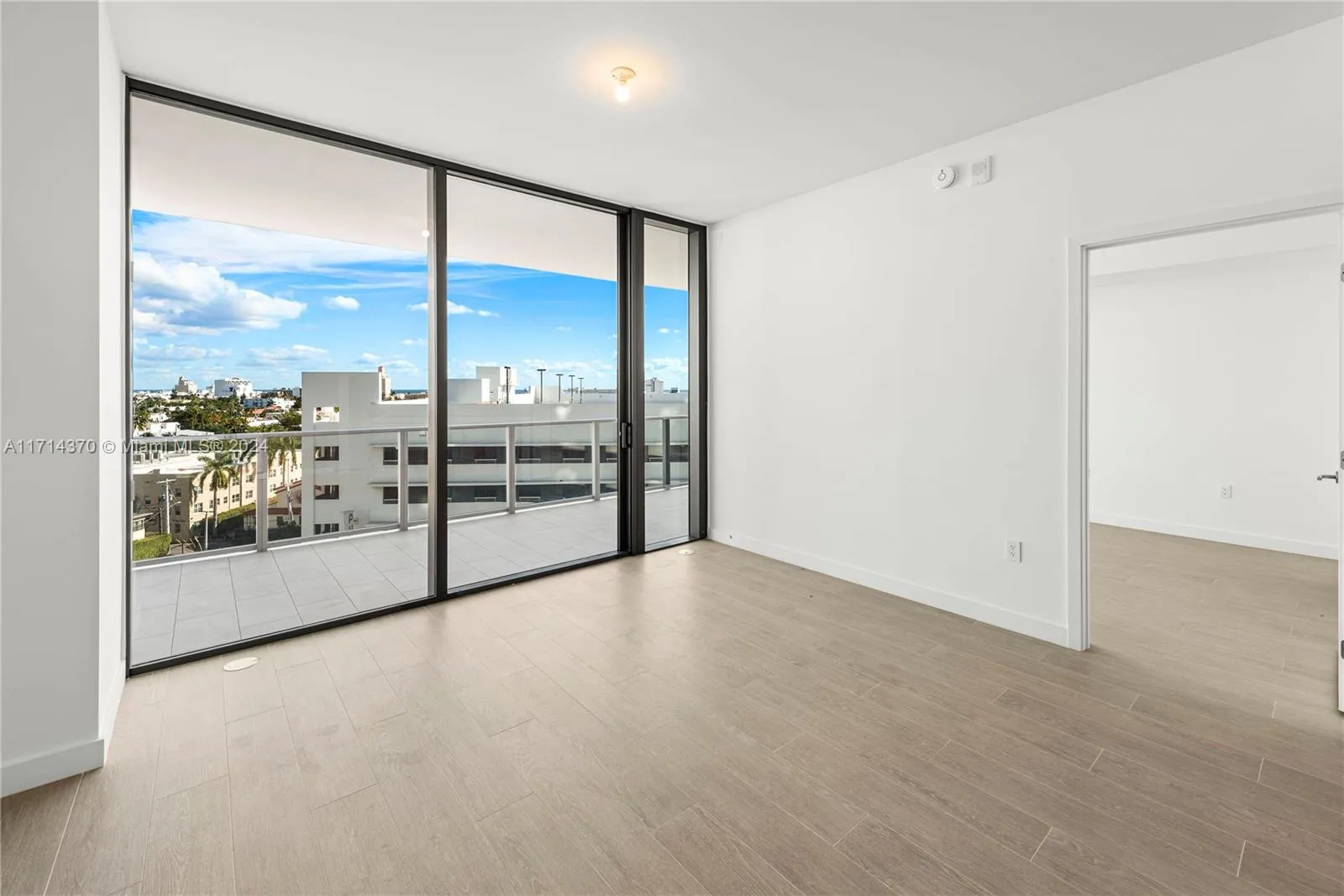 Miami Beach, Florida 33139, United States, 1 Bedroom Bedrooms, ,2 BathroomsBathrooms,Residential,Active,24264