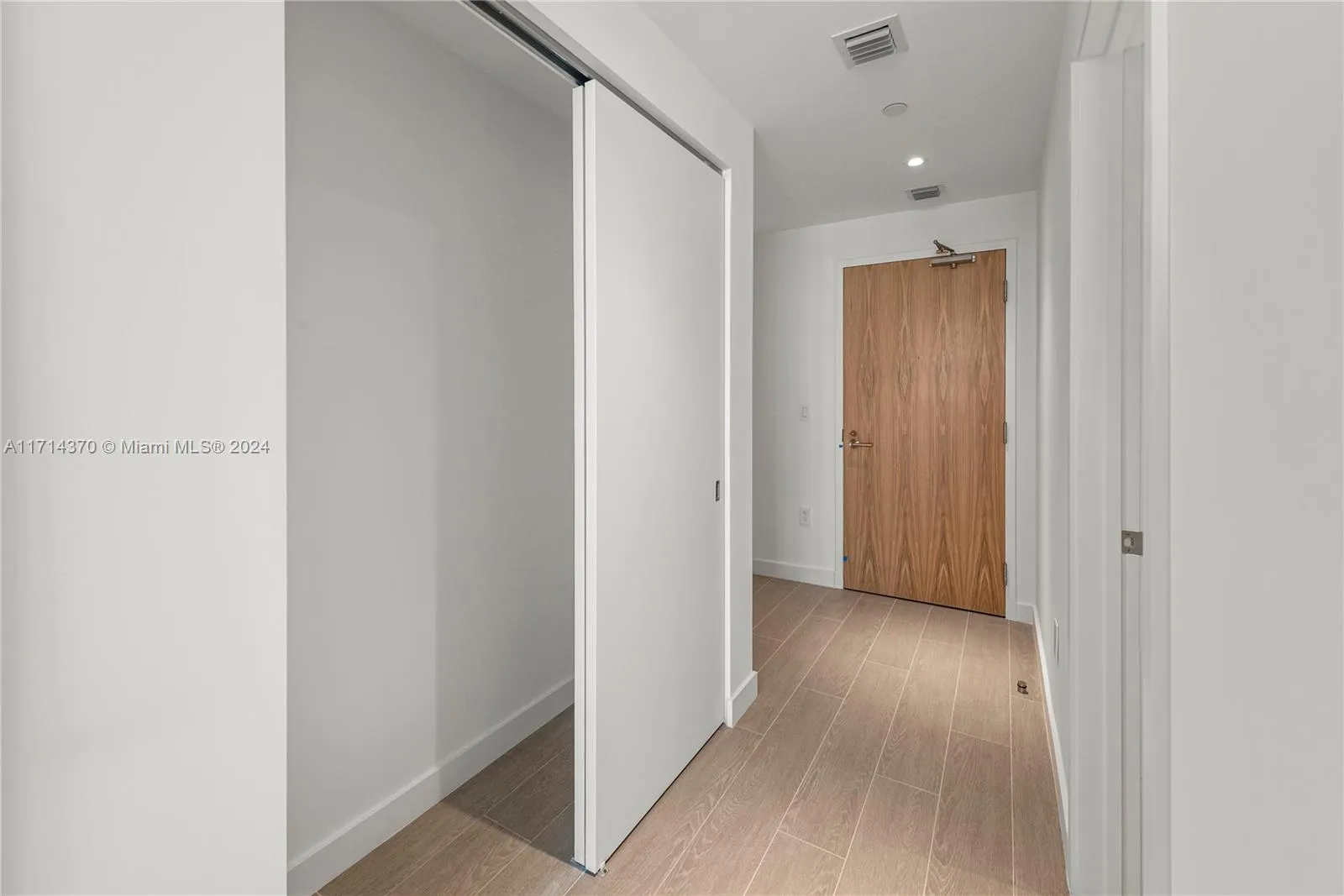 Miami Beach, Florida 33139, United States, 1 Bedroom Bedrooms, ,2 BathroomsBathrooms,Residential,Active,24264