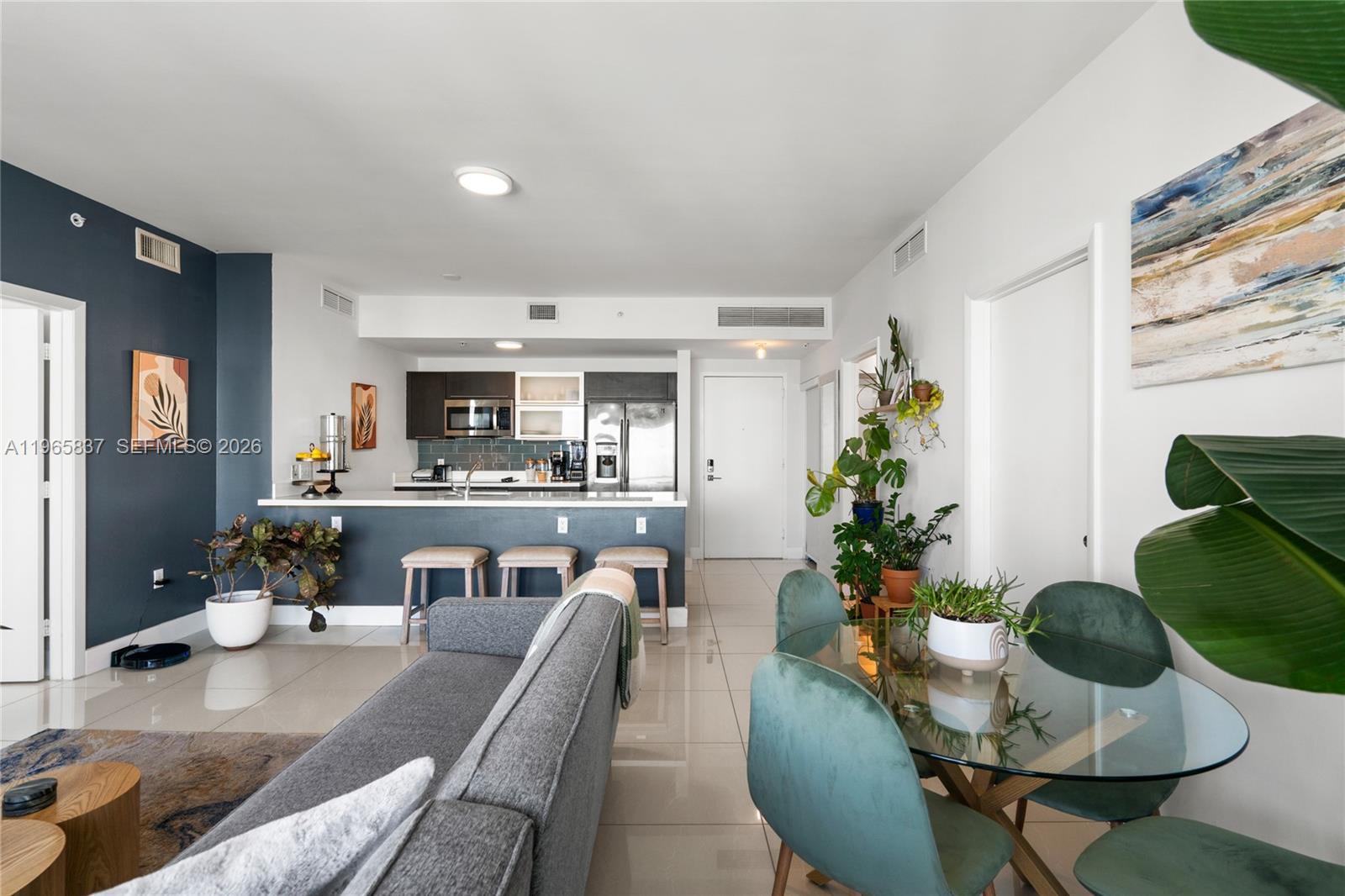 IVY CONDO - Residential