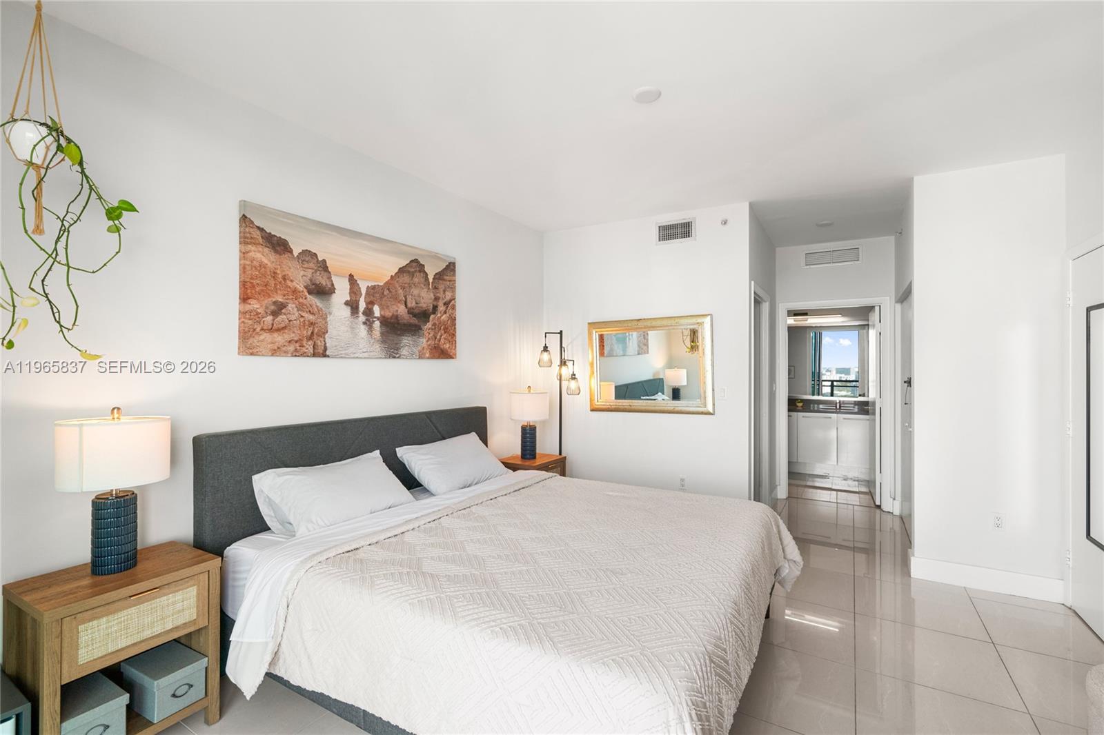 IVY CONDO - Residential