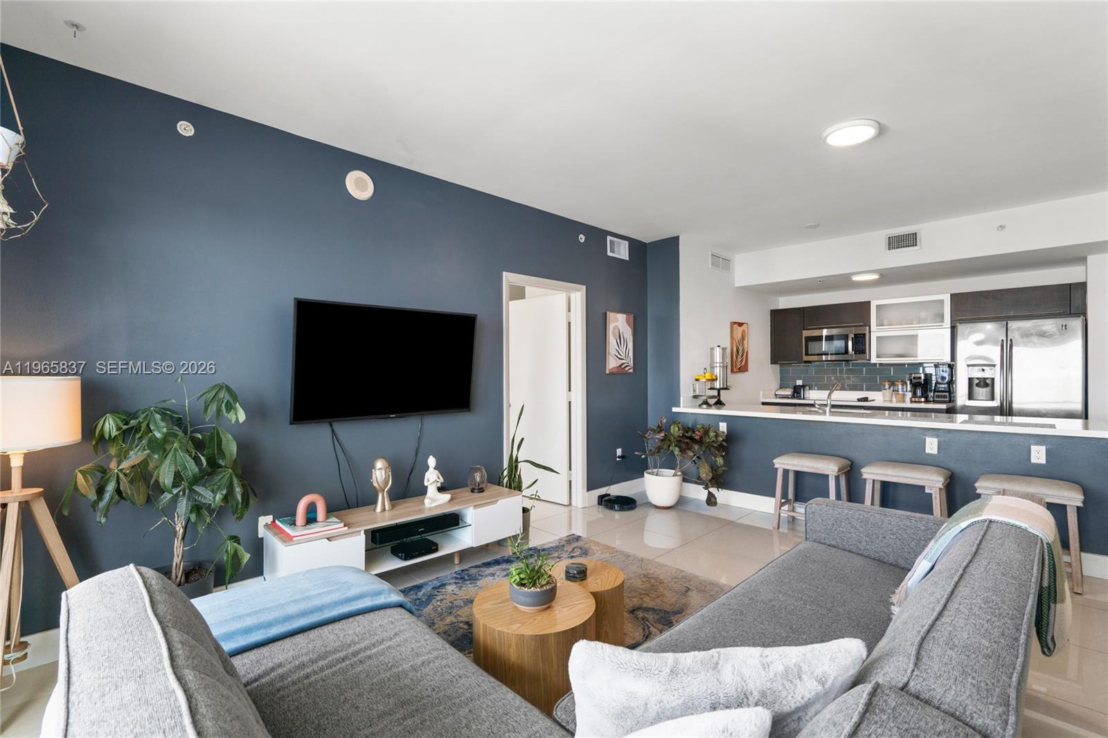 IVY CONDO - Residential