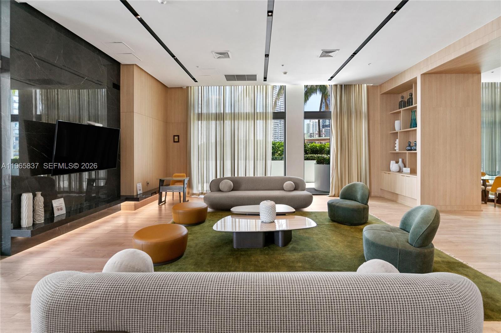 IVY CONDO - Residential