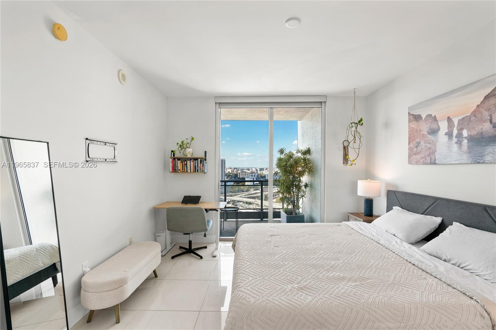 IVY CONDO - Residential