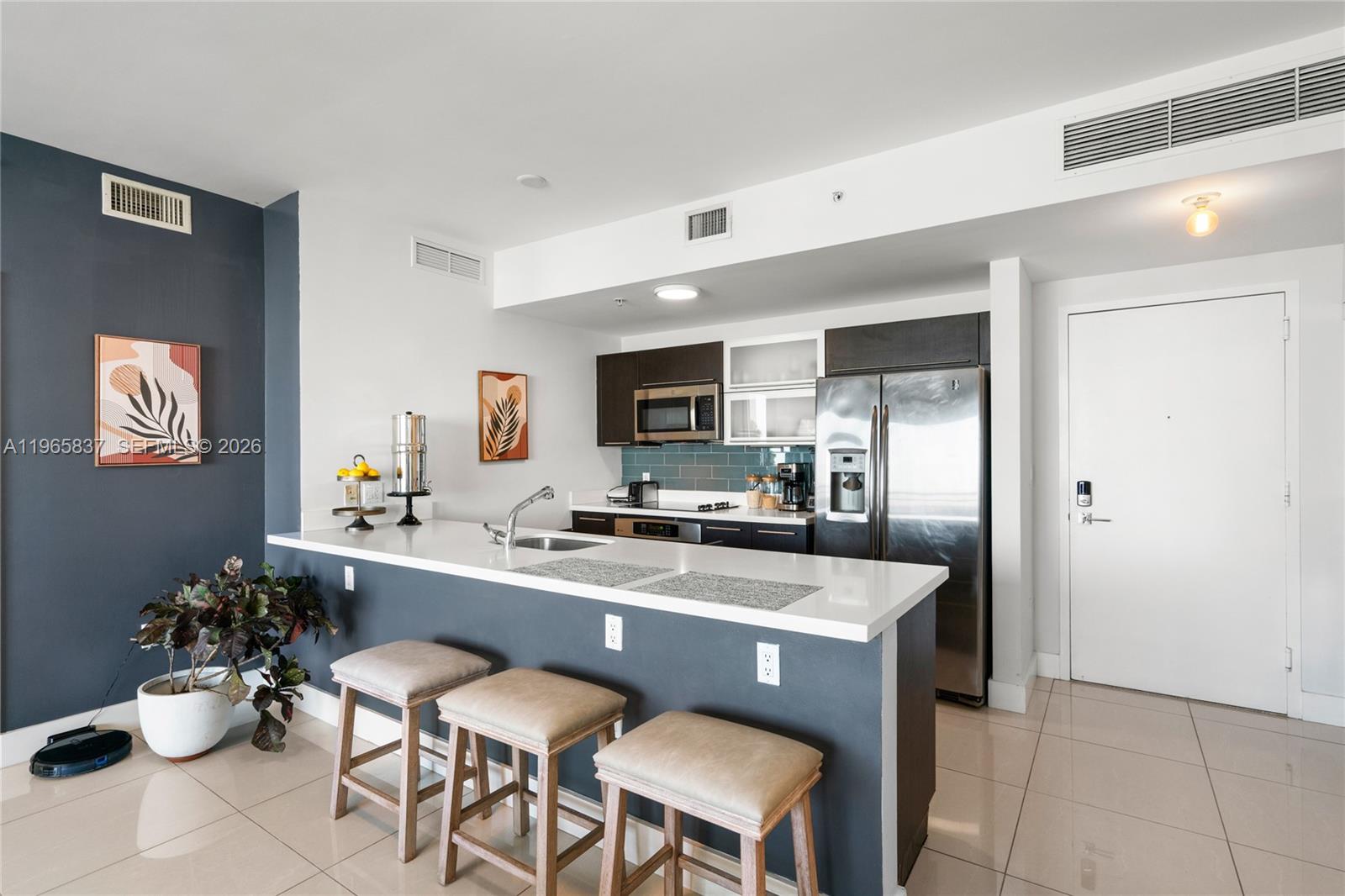 IVY CONDO - Residential