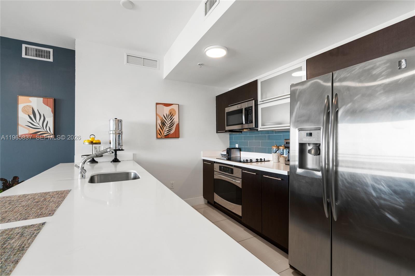 IVY CONDO - Residential