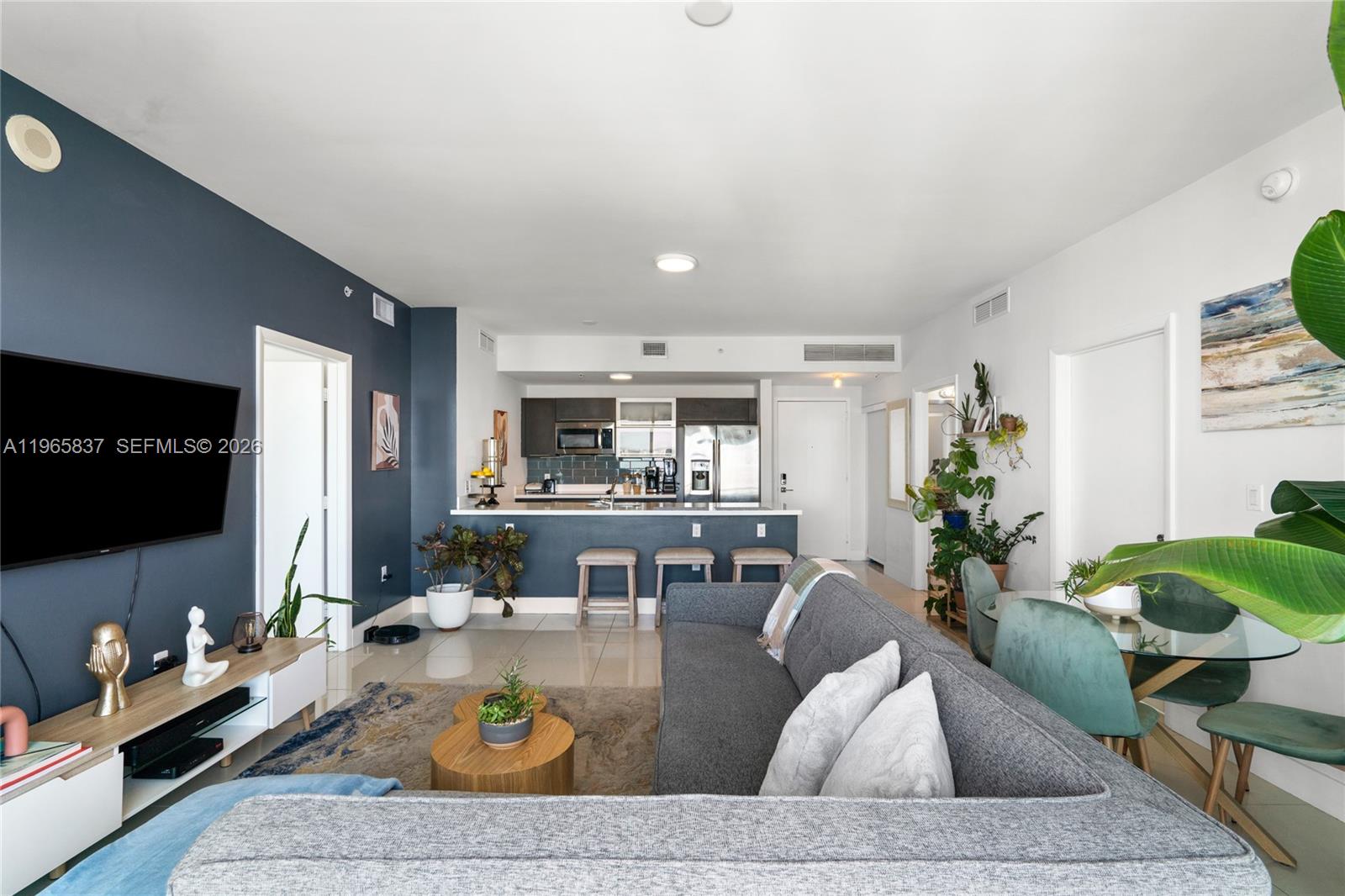 IVY CONDO - Residential