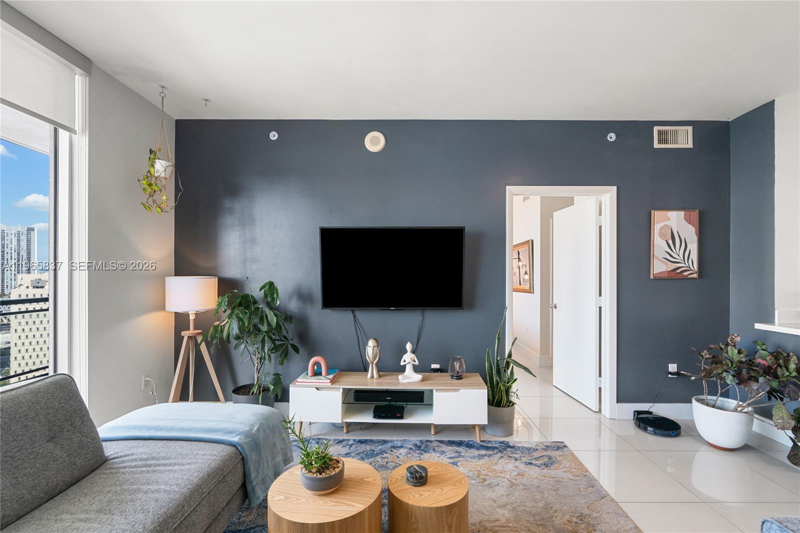 IVY CONDO - Residential