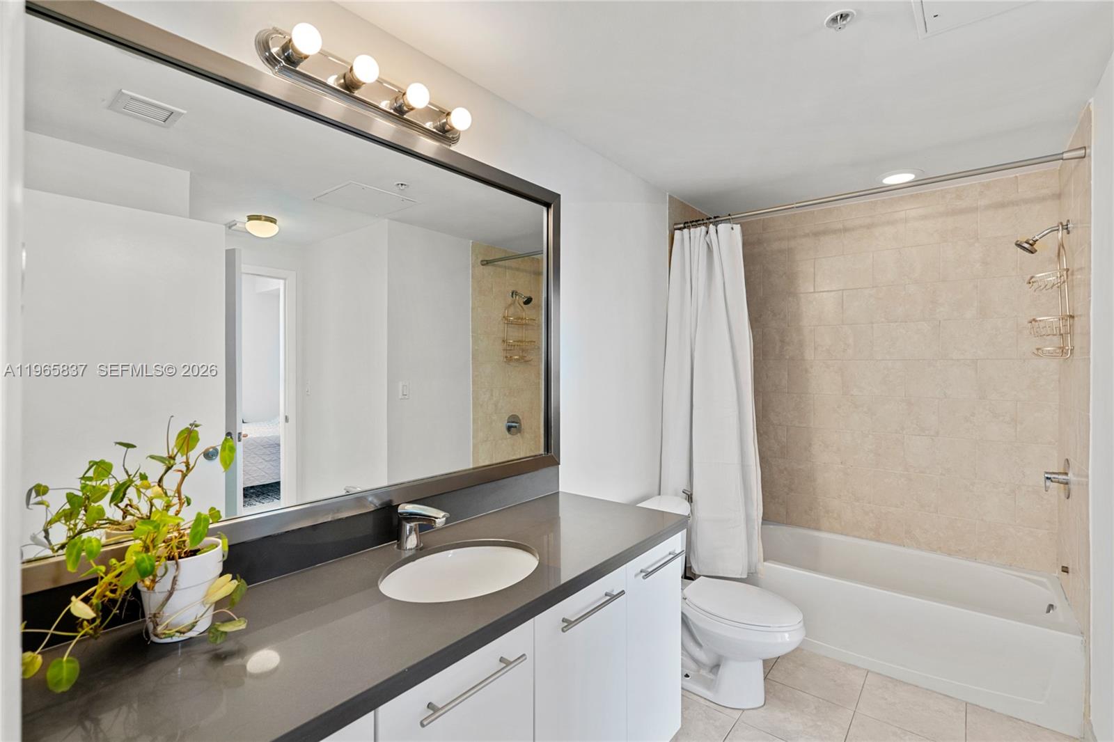 IVY CONDO - Residential