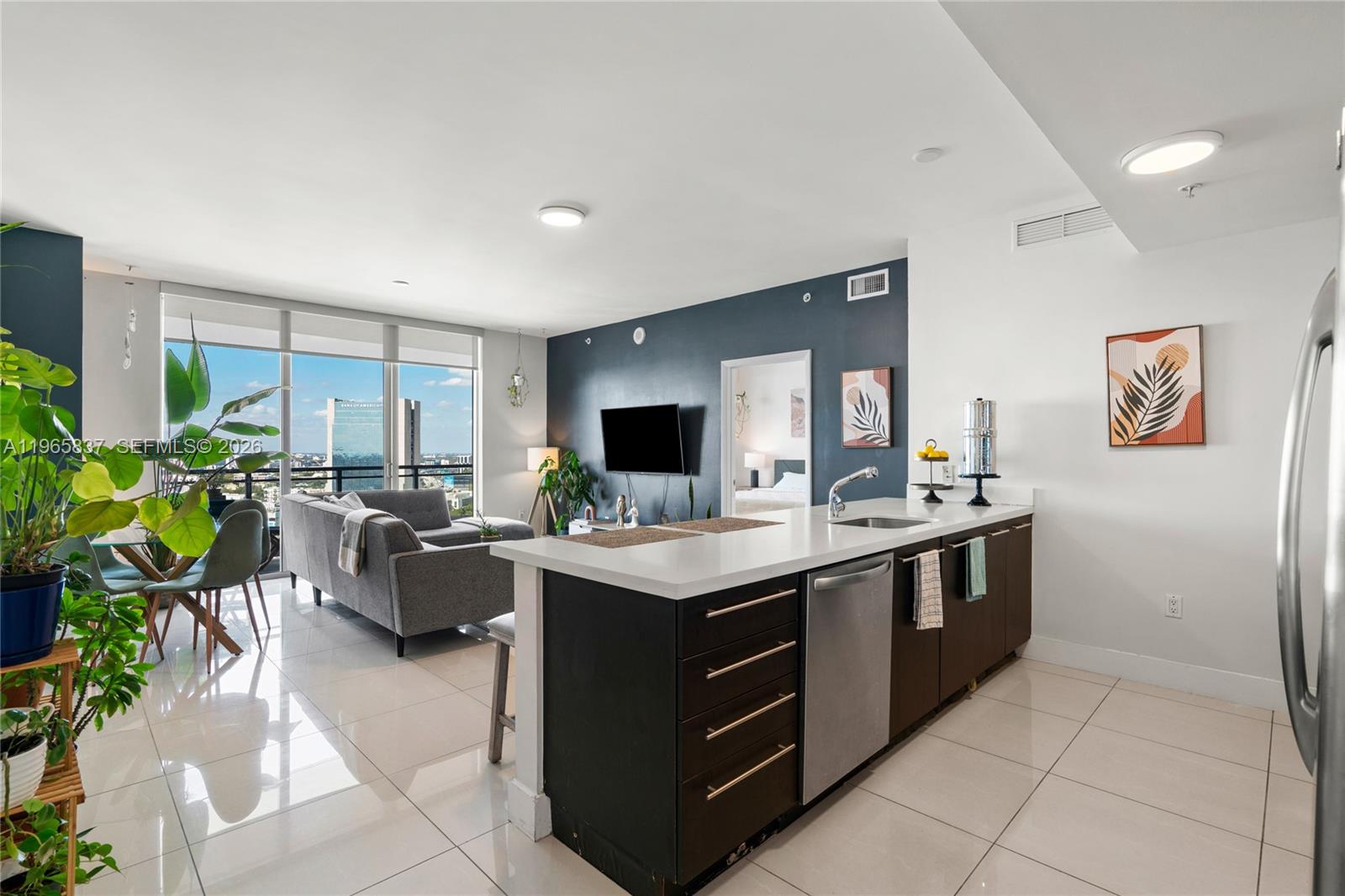 IVY CONDO - Residential