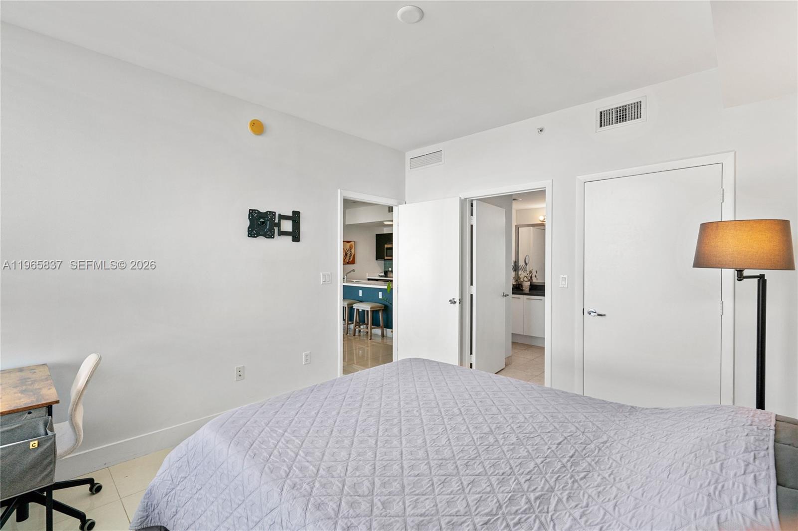 IVY CONDO - Residential