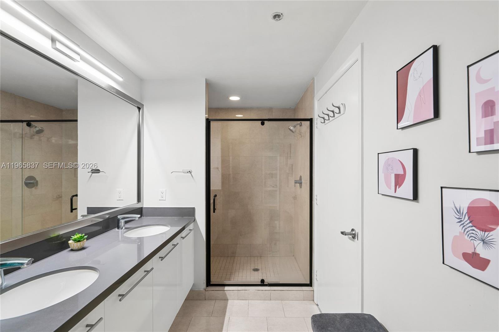 IVY CONDO - Residential