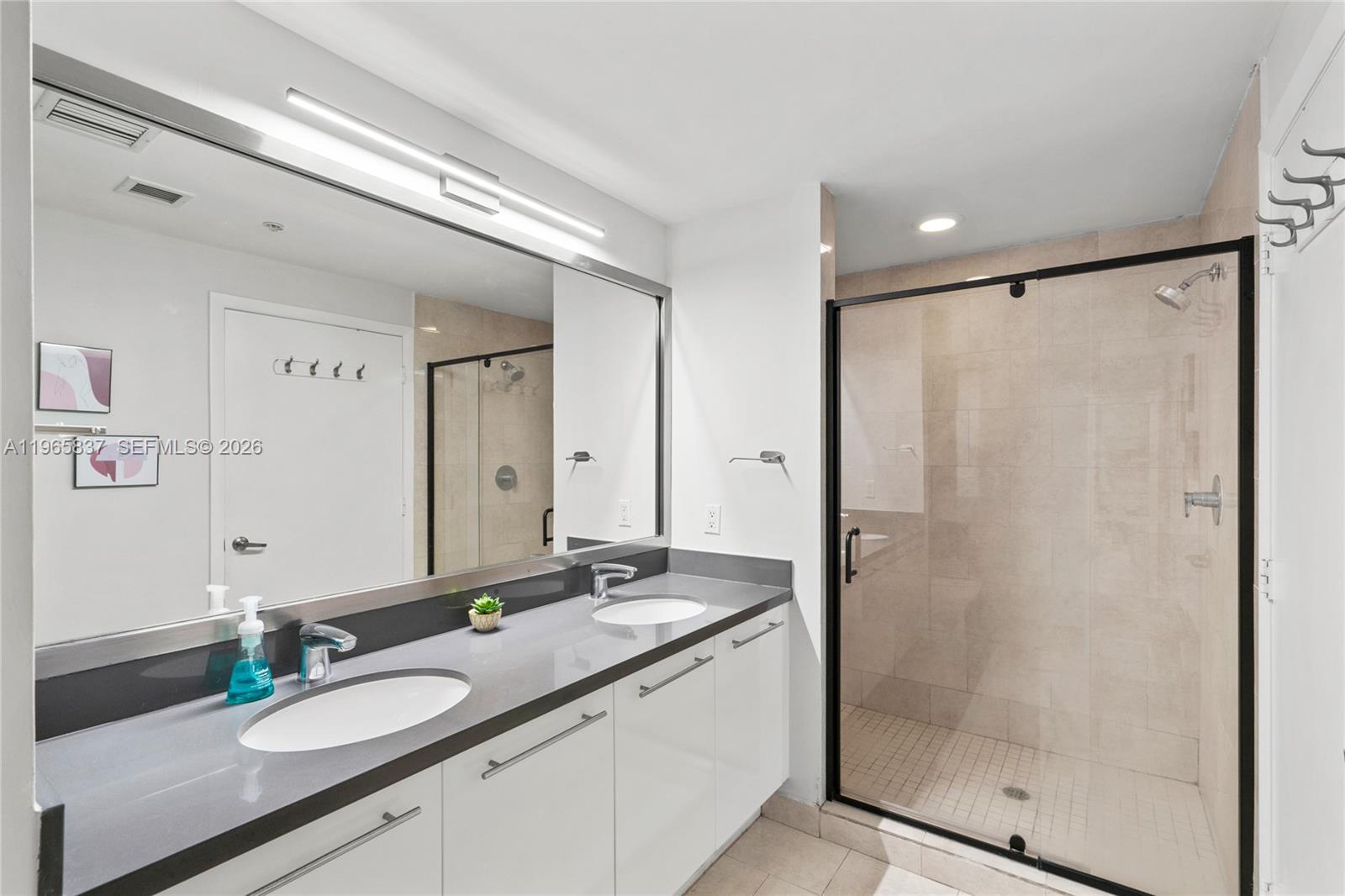 IVY CONDO - Residential