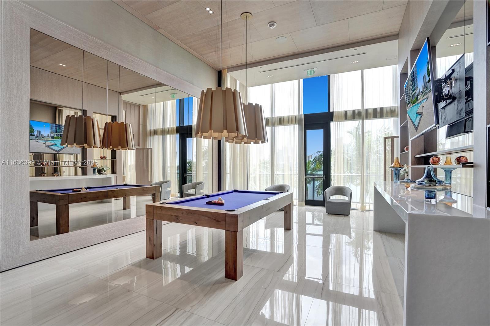 PRIVE CONDO - Residential