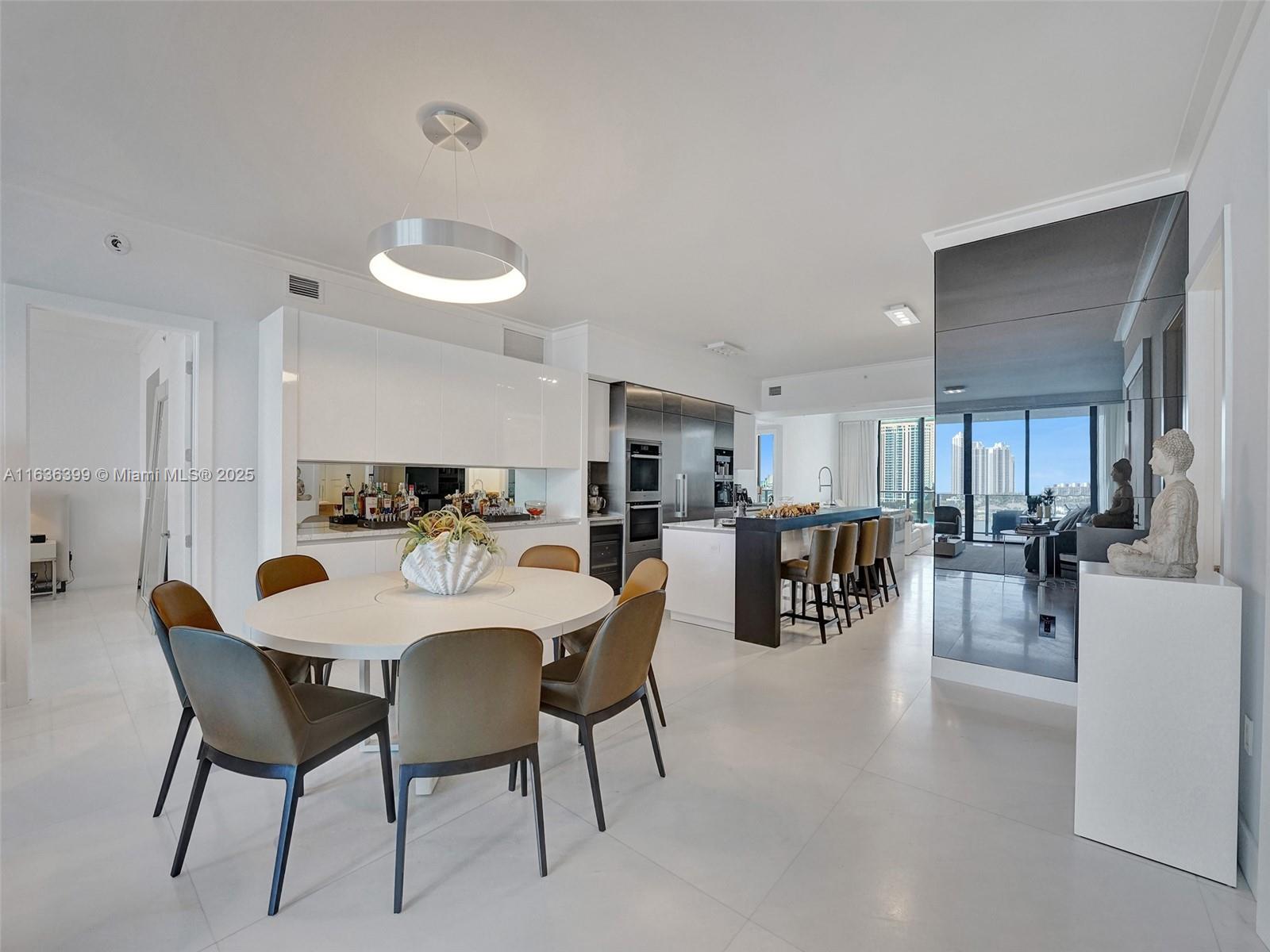 PRIVE CONDO - Residential