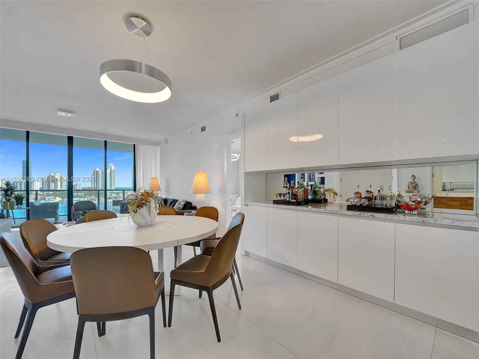 PRIVE CONDO - Residential