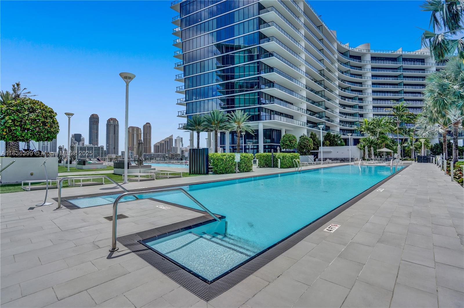 PRIVE CONDO - Residential