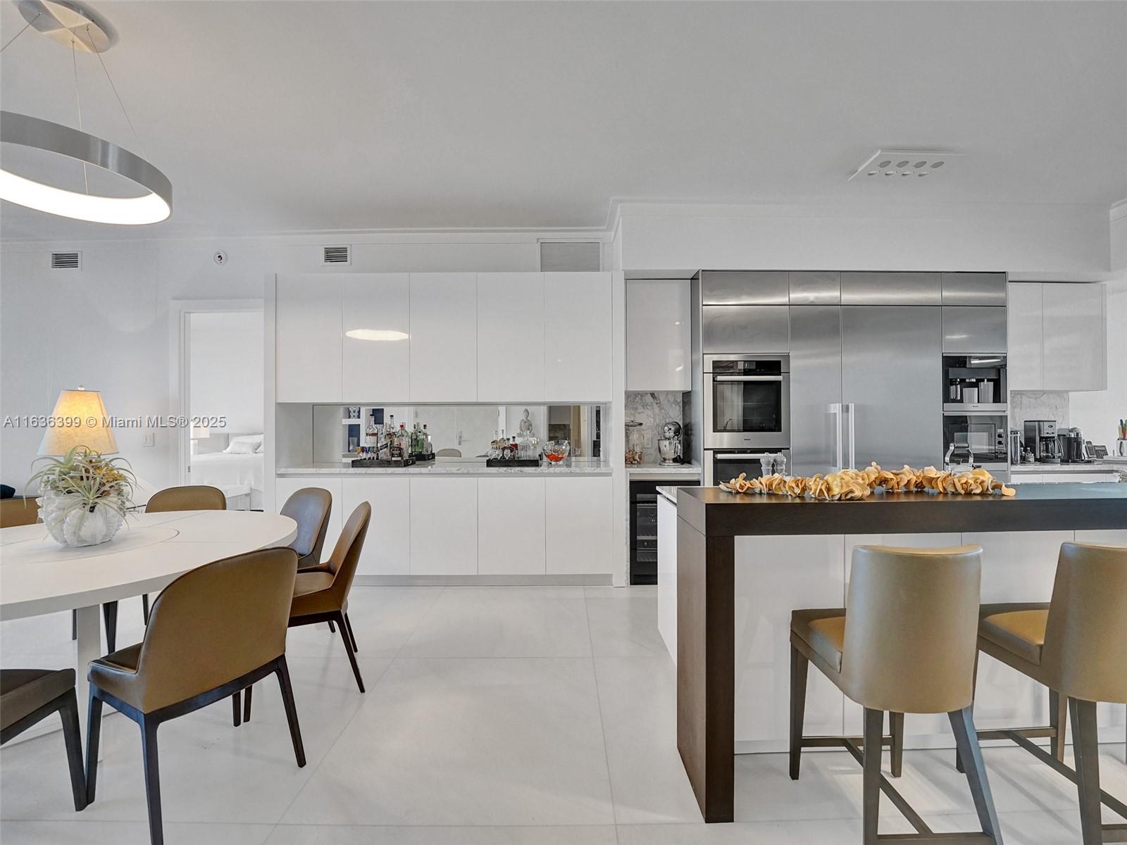 PRIVE CONDO - Residential