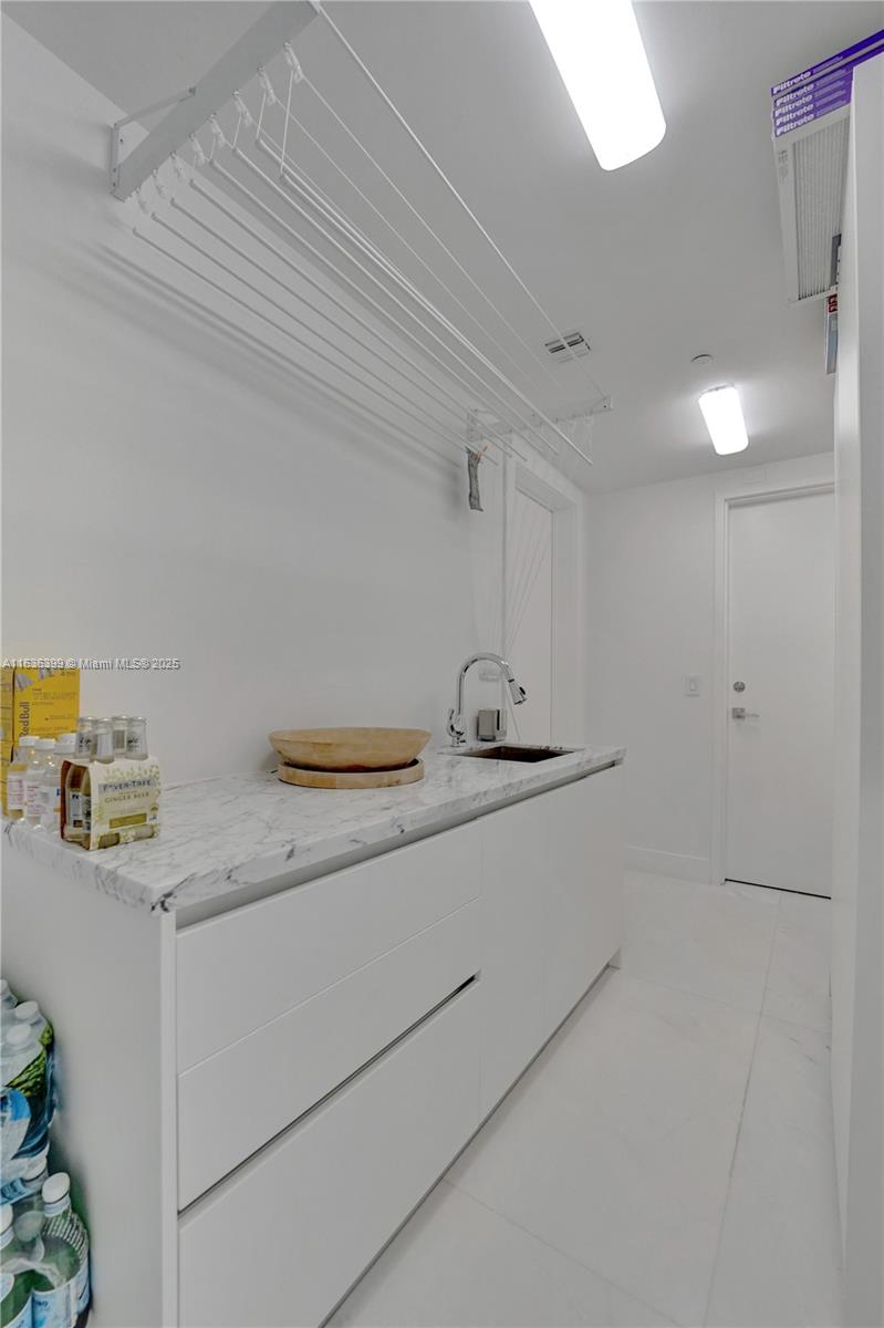 PRIVE CONDO - Residential