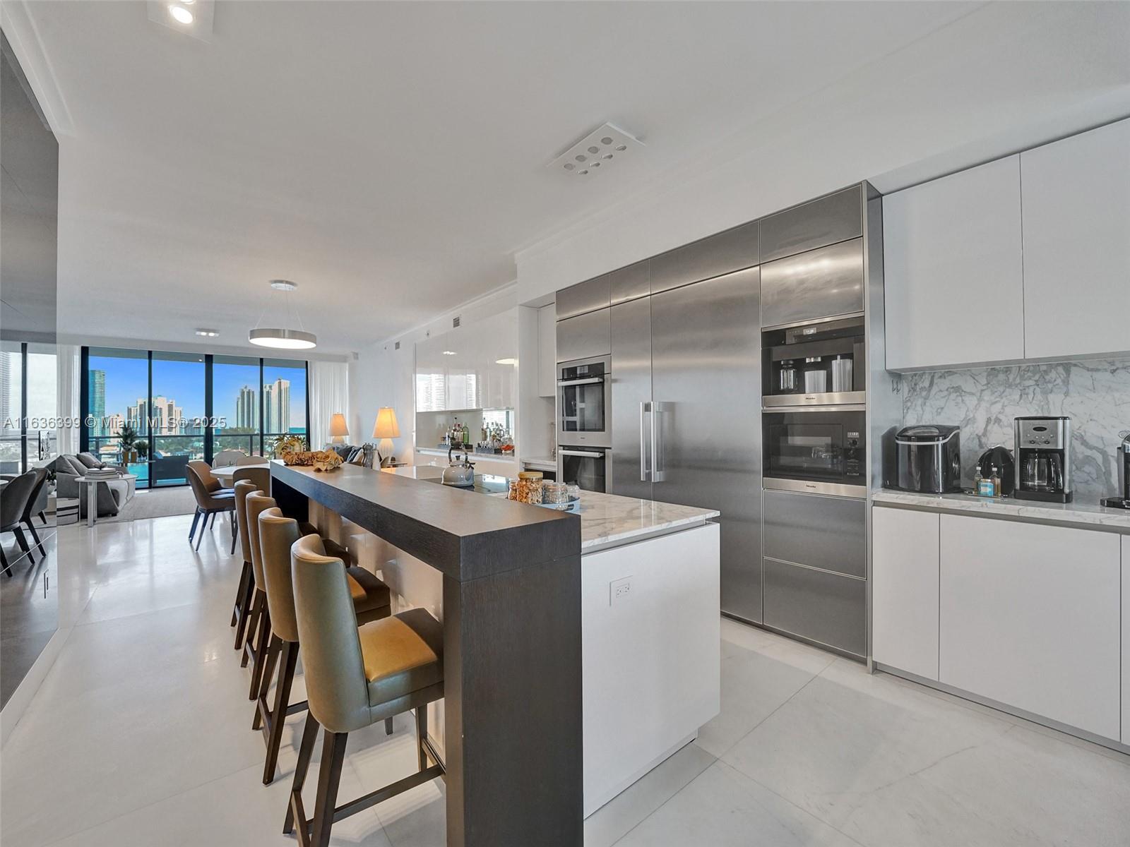 PRIVE CONDO - Residential