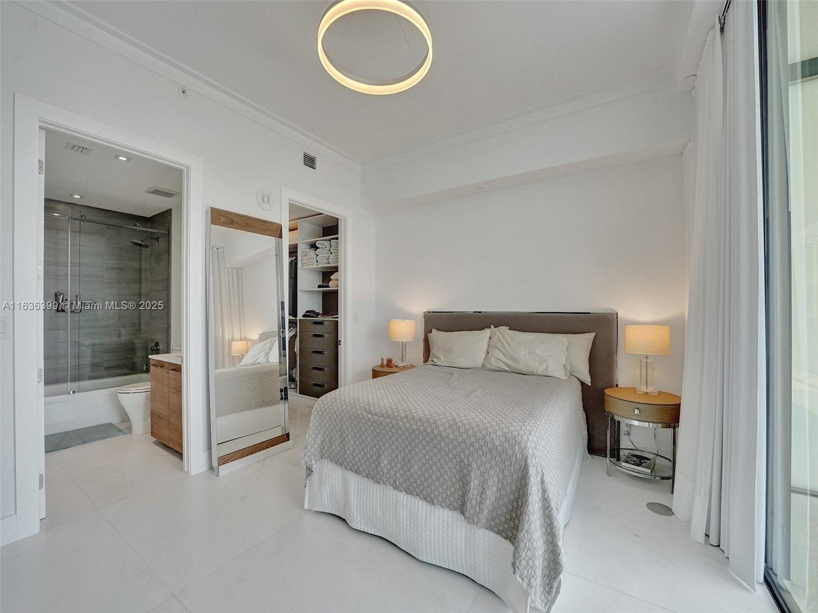 PRIVE CONDO - Residential