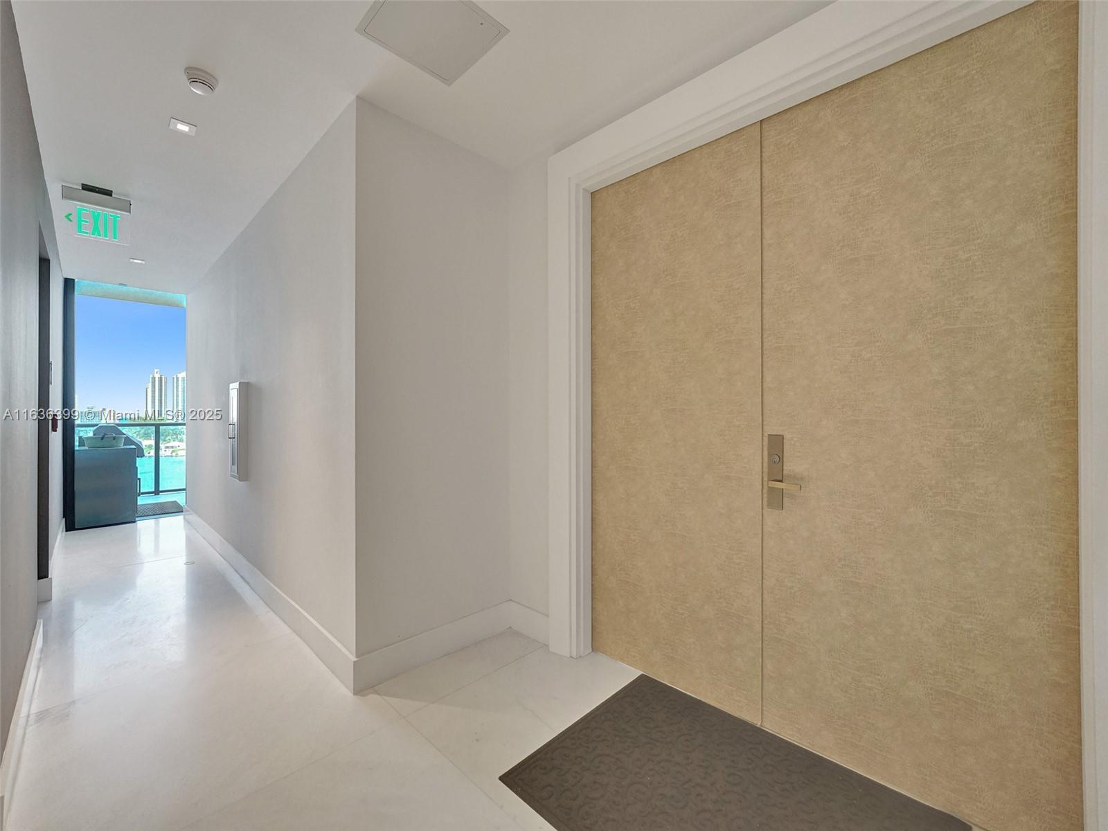 PRIVE CONDO - Residential