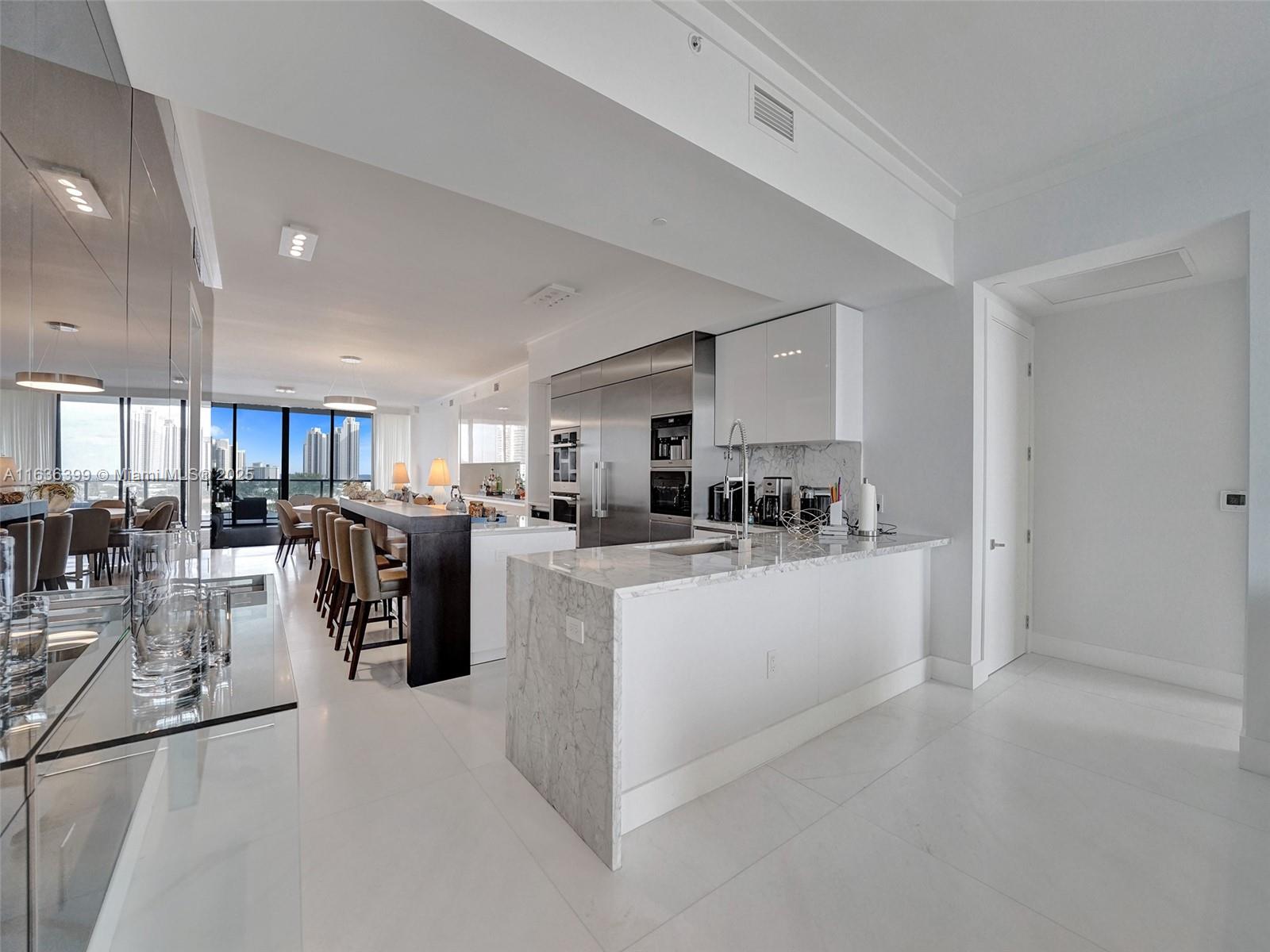 PRIVE CONDO - Residential