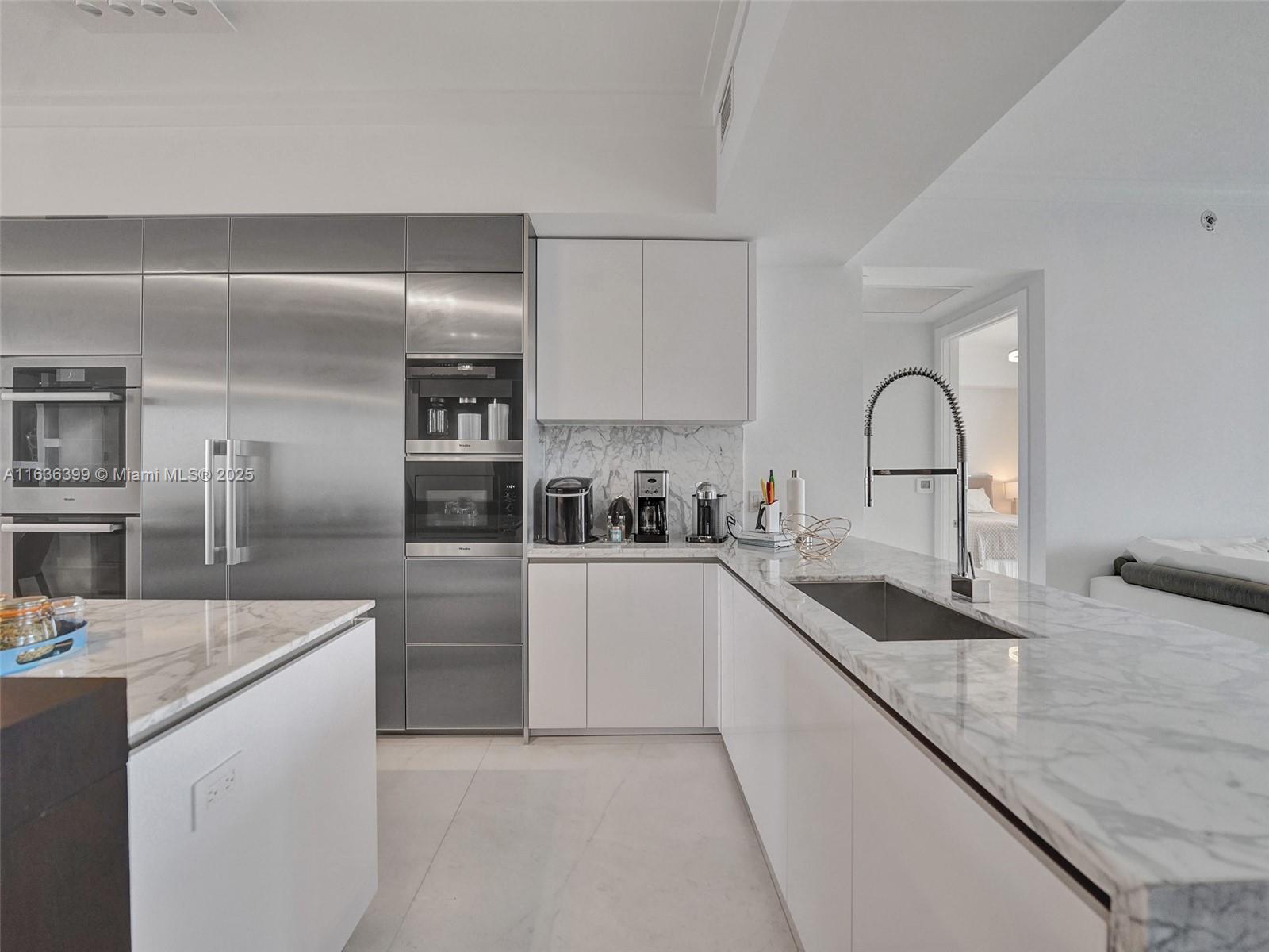 PRIVE CONDO - Residential