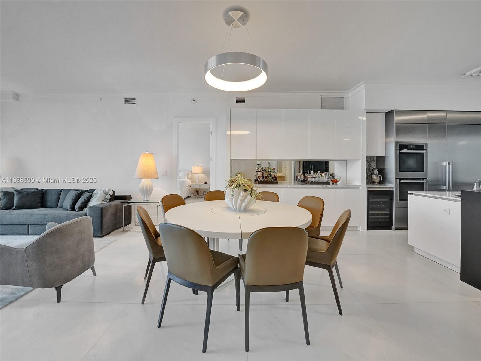 PRIVE CONDO - Residential