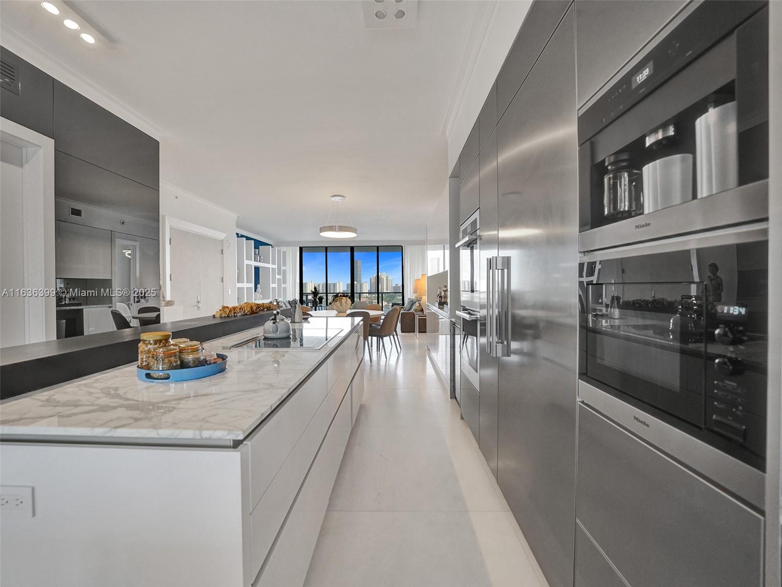 PRIVE CONDO - Residential