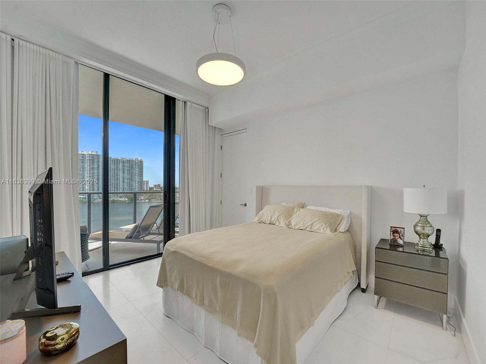 PRIVE CONDO - Residential