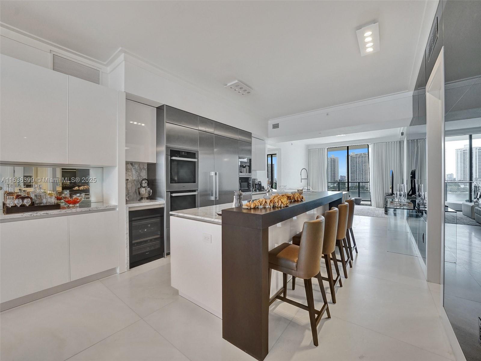 PRIVE CONDO - Residential