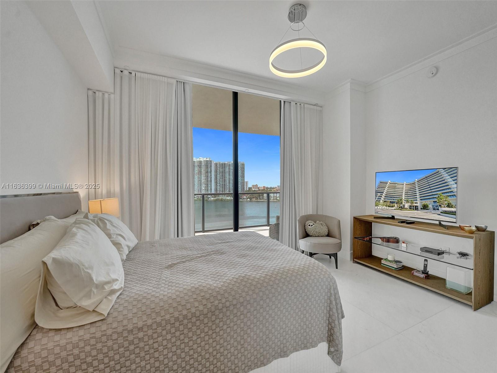 PRIVE CONDO - Residential