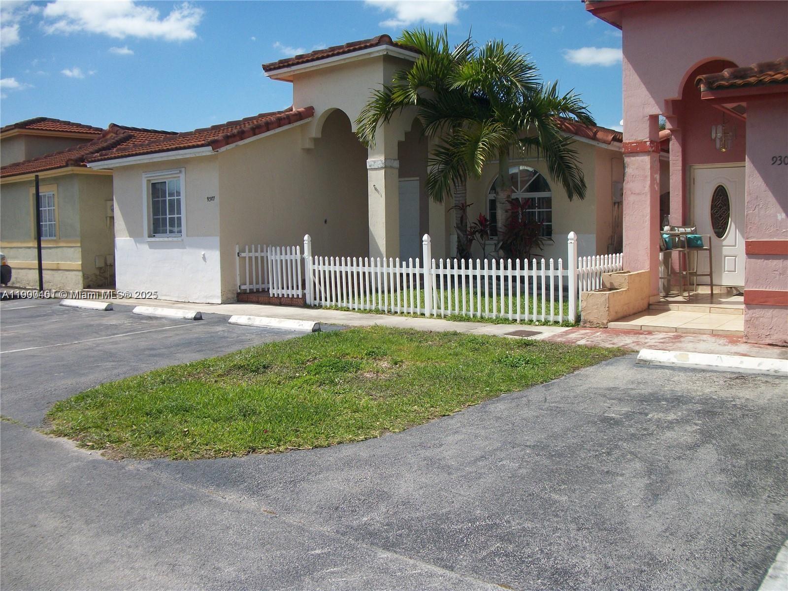 LOS PALACIOS I CONDO - Residential Lease