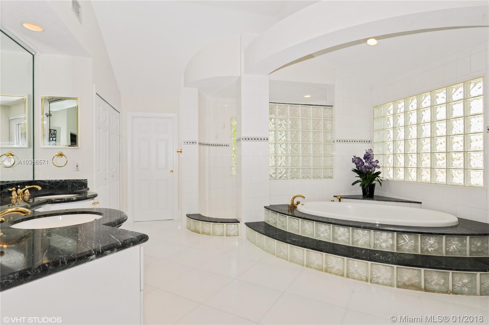 LAS VILLAS OF LA MANCHA W - Residential