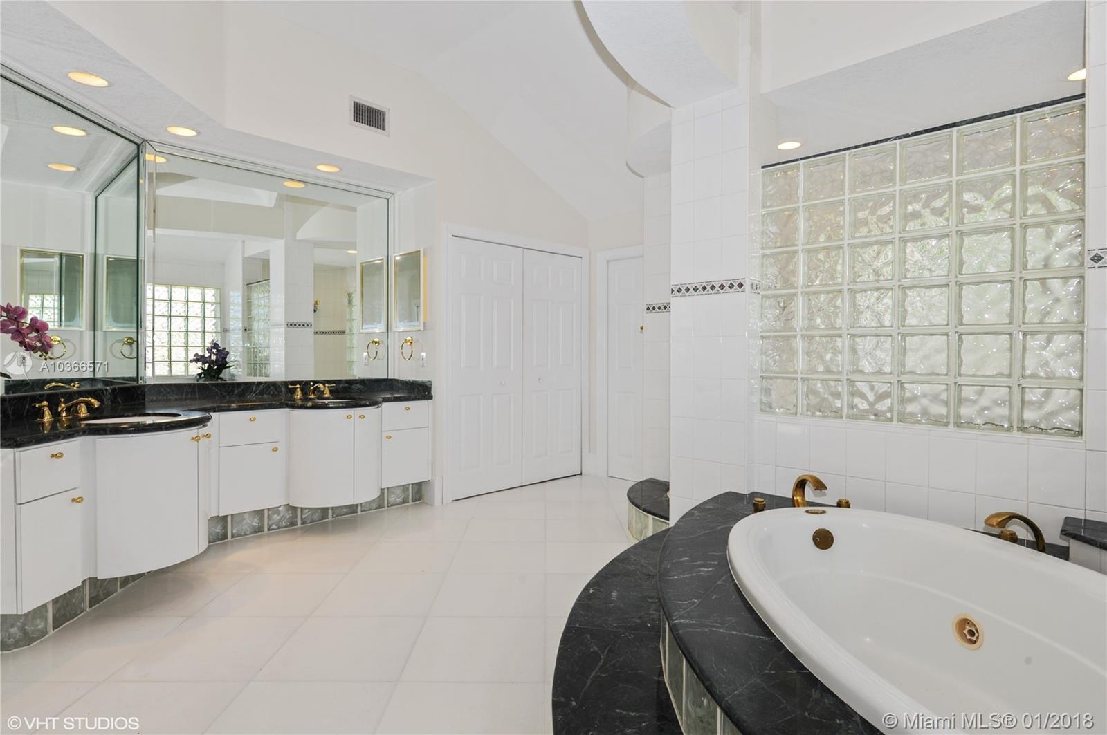 LAS VILLAS OF LA MANCHA W - Residential