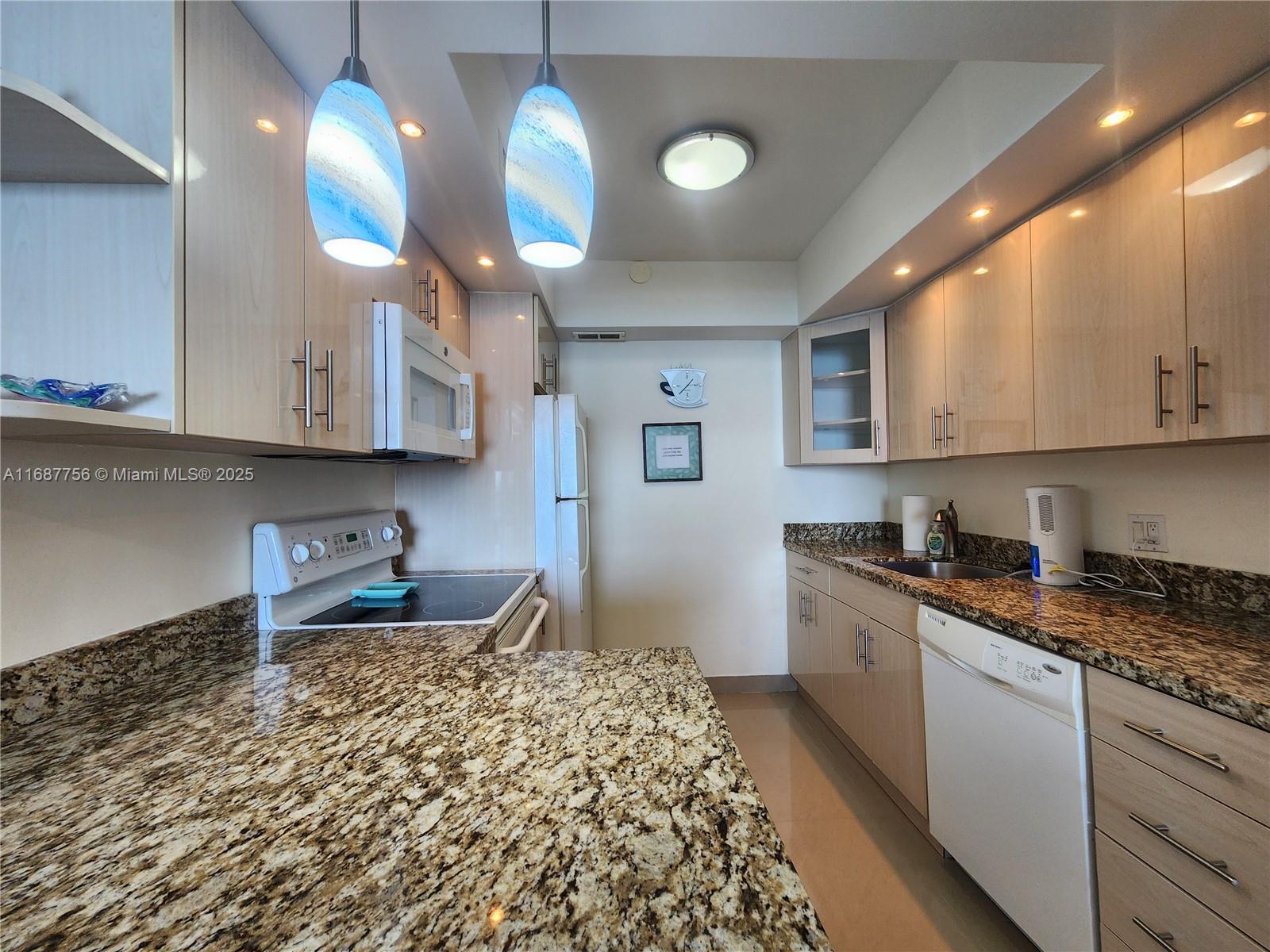 ALEXANDER TOWERS CONDO - Residential Lease