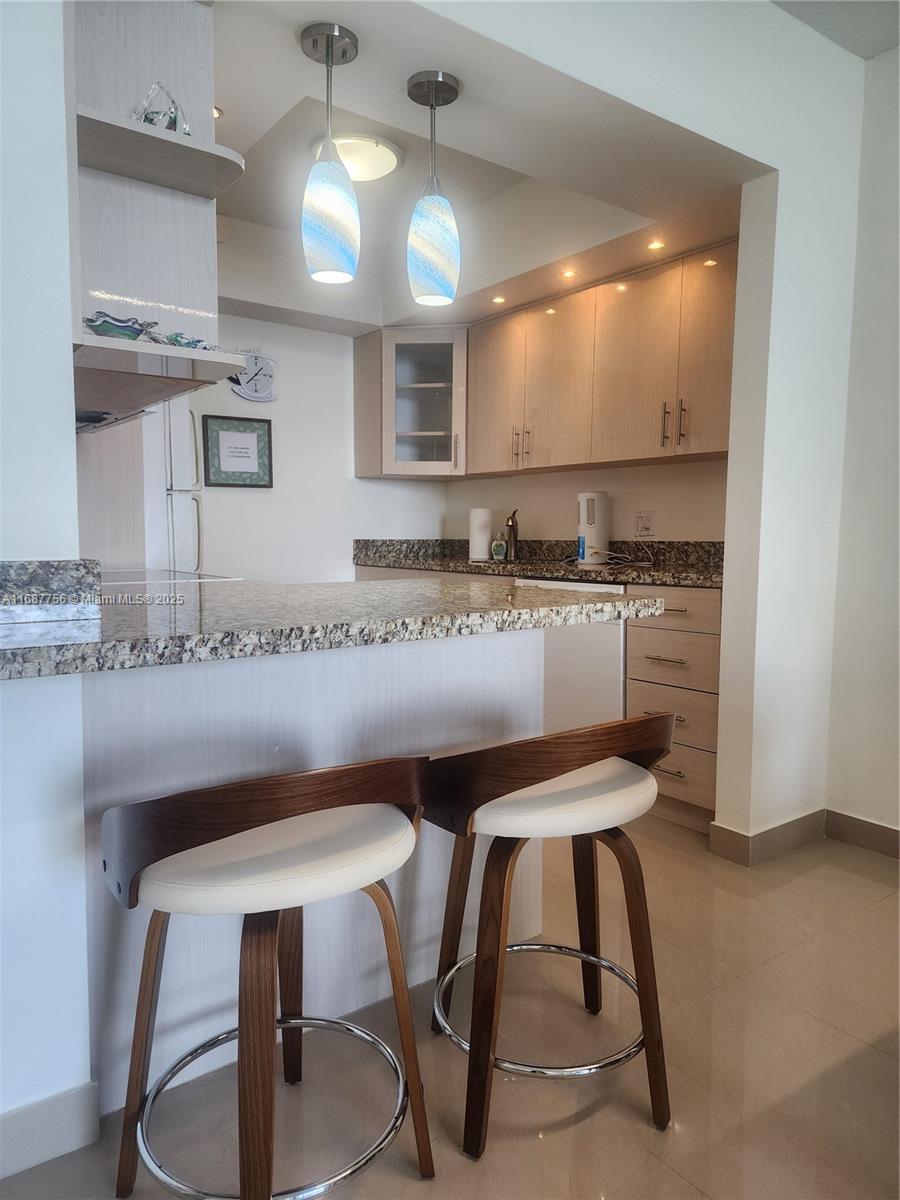 ALEXANDER TOWERS CONDO - Residential Lease