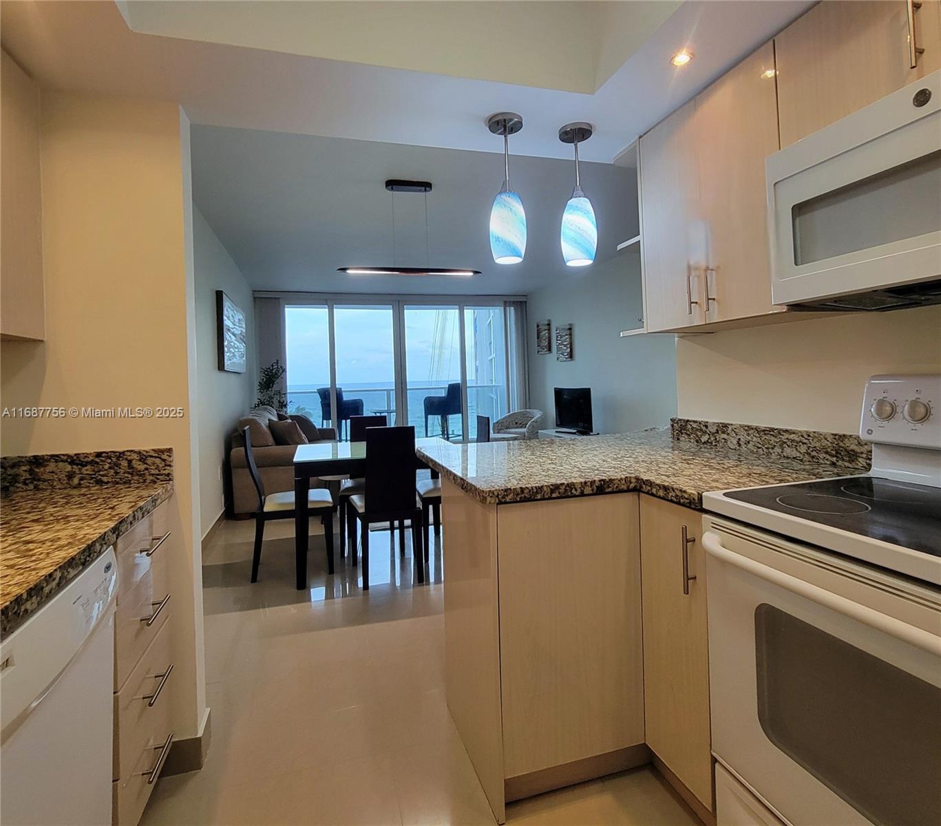 ALEXANDER TOWERS CONDO - Residential Lease