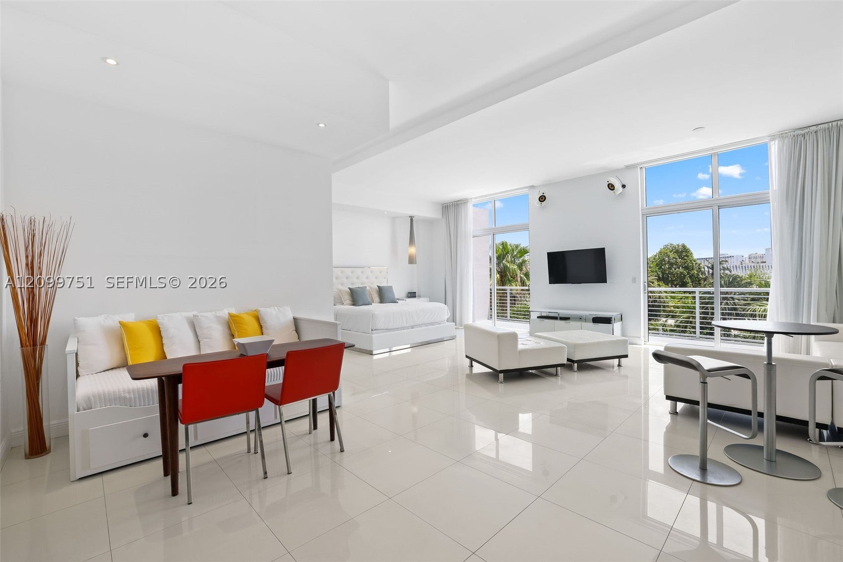 View photos, virtual tours, details... 2001 Meridian Ave 506