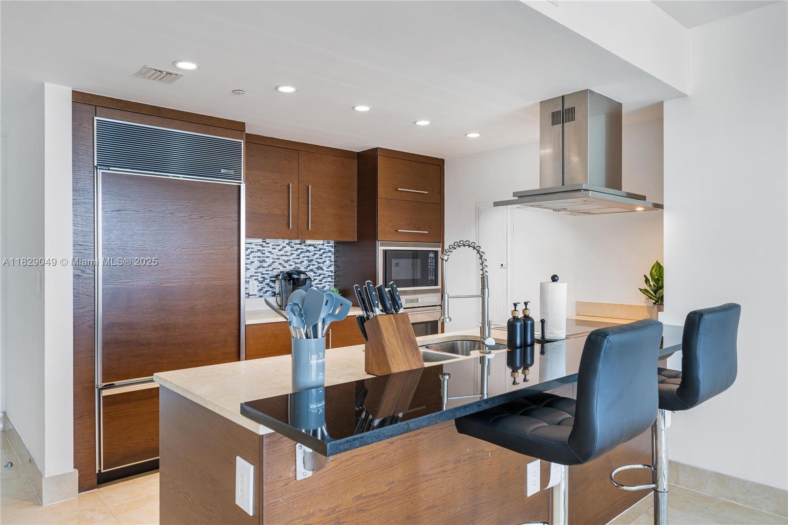495 Brickell Ave 5705