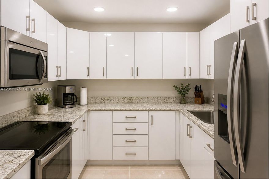 Spacious 2BD/1.5BA first-floor corner unit (933 sq ft) in Kings Creek South. Features eat-in kitchen, tile floors throughout, ample closet space, and private balcony. Updated kitchen and bathrooms with modern appliances. Gated community with pool, clubhouse, and 24/7 security patrol. Laundry facility located across the hallway. Prime location near Palmetto (826), Dadeland Mall, MetroRail, University of Miami, Baptist Hospital, and dining/shopping.