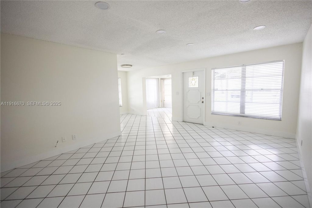 Photo of 1057 NW 88th Ave #D91, Plantation, FL 33322 (MLS # A11916670)