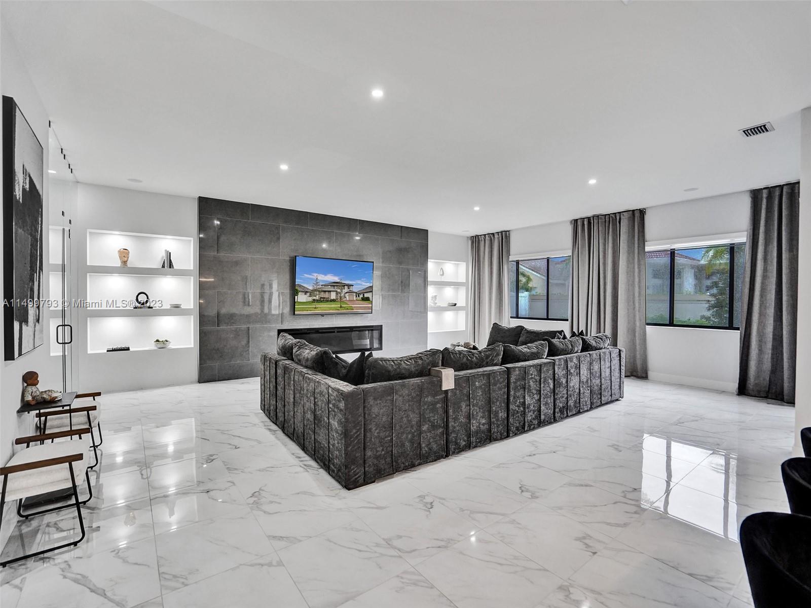 TUSCAN ISLES - Residential