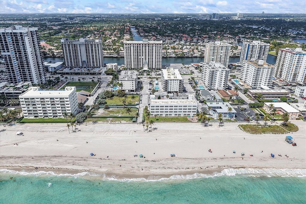 Photo of 1500 S Ocean Dr #4F, Hollywood, FL 33019 (MLS # A12002810)