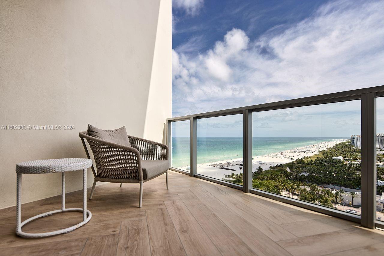 2201 Collins Ave 1718