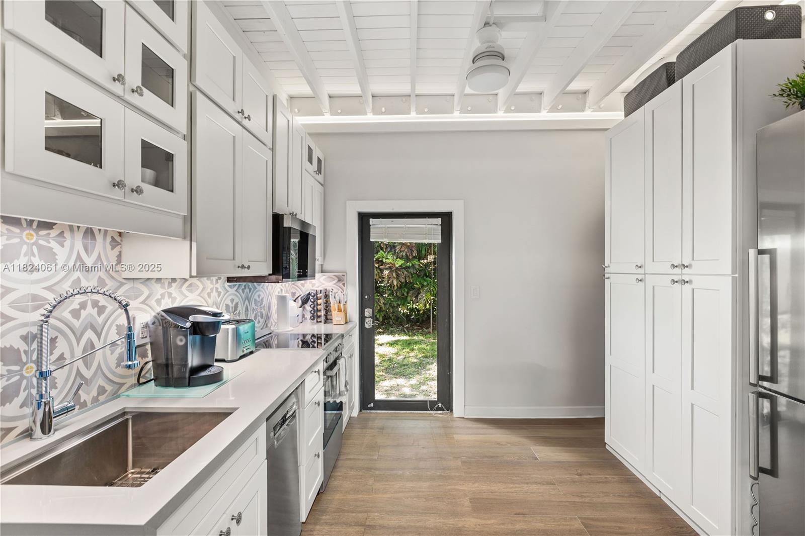 1301 Milan Ave 5, Coral Gables, FL, 33134/$1,048,000 3 1301 Milan Ave 5
