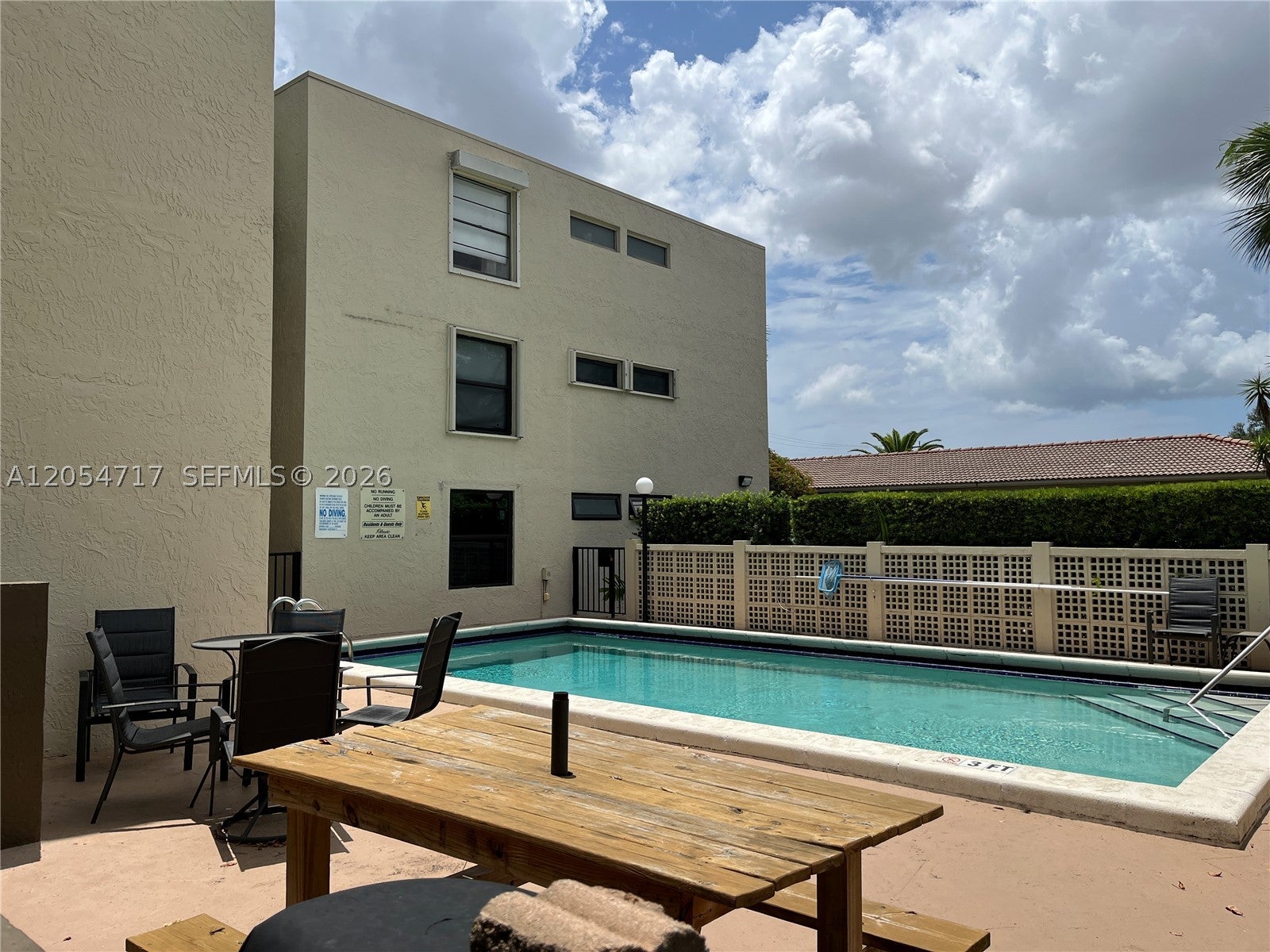 709 Curtiss Pkwy 11