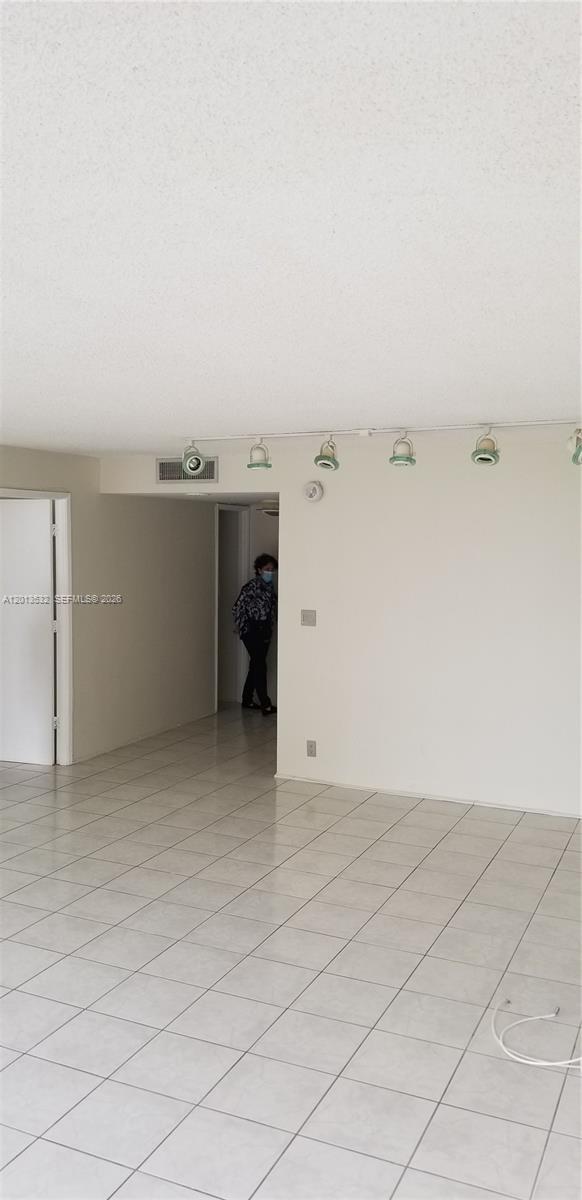 1901 Brickell Ave B906