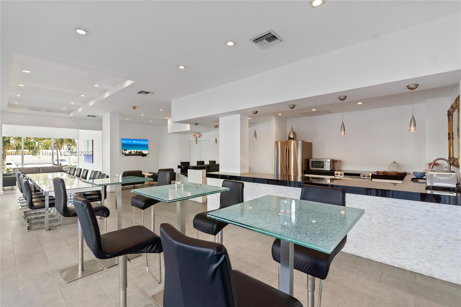 VANTAGE VIEW CONDO - Residential