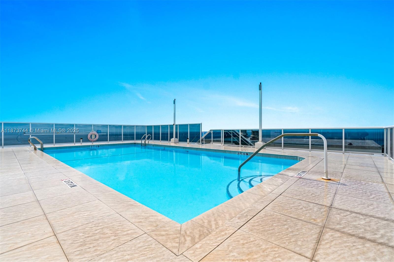 VANTAGE VIEW CONDO - Residential